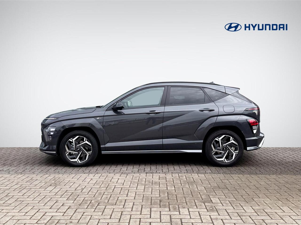 Hyundai Kona 1.6 GDI HEV N Line | Navigatie Full-Map | Elek. Kofferklep | Stoelverwarming + -Ventilatie | BOSE Audio | Geheugenstoel | 360° Camera | Rijklaarprijs!