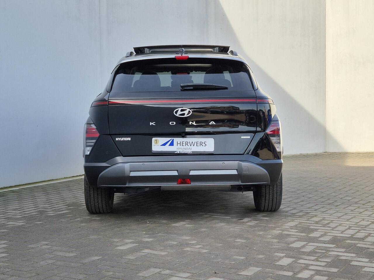 Hyundai Kona 1.6 GDI HEV Premium Sky Automaat / Trekgewicht 1300 kg / Schuif-kanteldak / Adaptief cruise control / Rondomzicht camera / Stuur-, stoel- en achterbankverwarming /