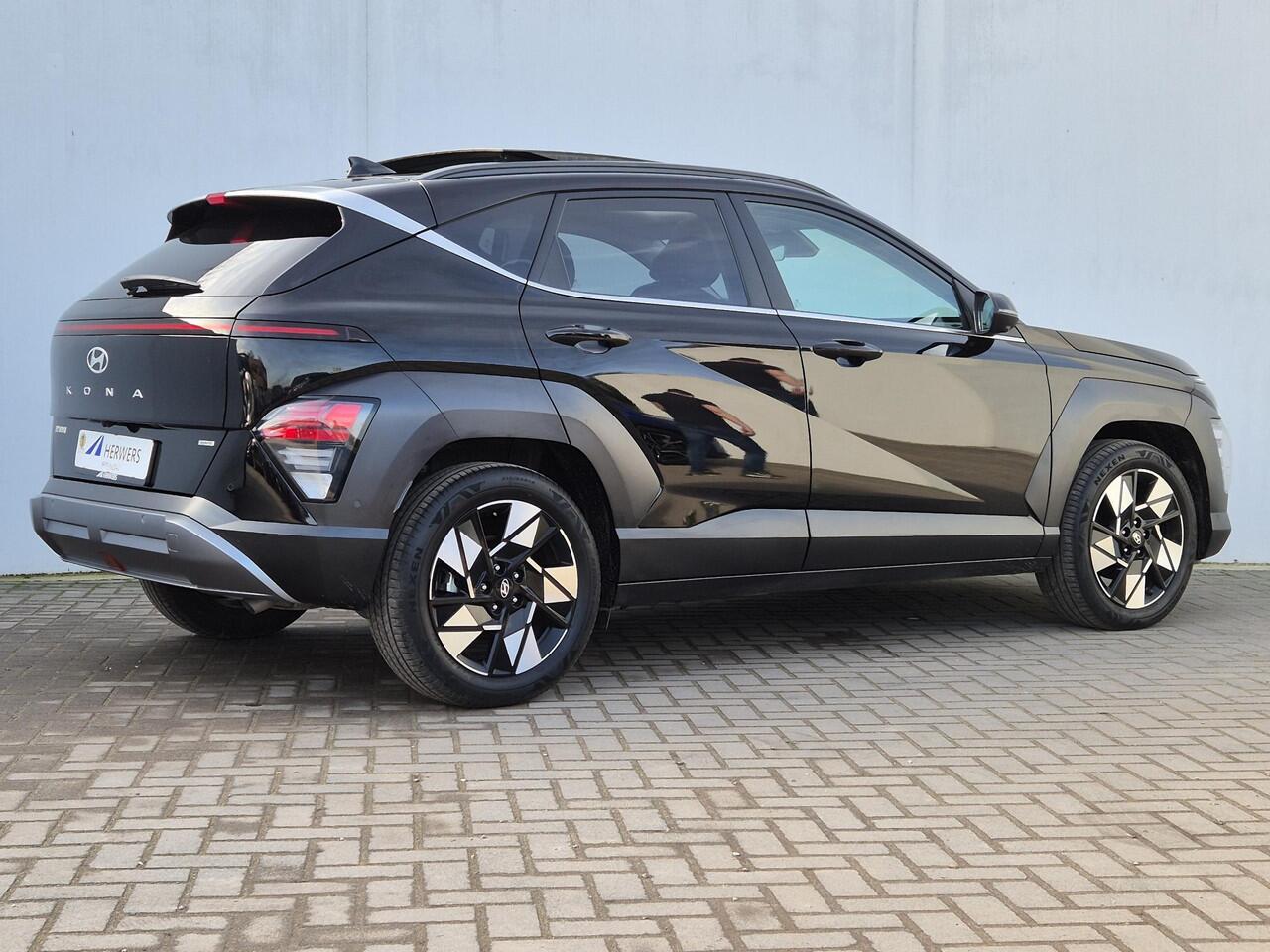 Hyundai Kona 1.6 GDI HEV Premium Sky Automaat / Trekgewicht 1300 kg / Schuif-kanteldak / Adaptief cruise control / Rondomzicht camera / Stuur-, stoel- en achterbankverwarming /