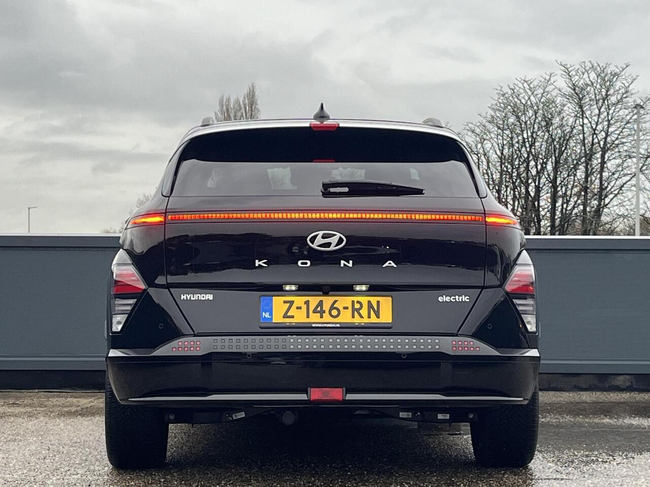 Hyundai Kona Electric Comfort Smart 65.4 kWh | Trekhaak | 19'' 2-tone lichtmetalen velgen | Allseason banden |