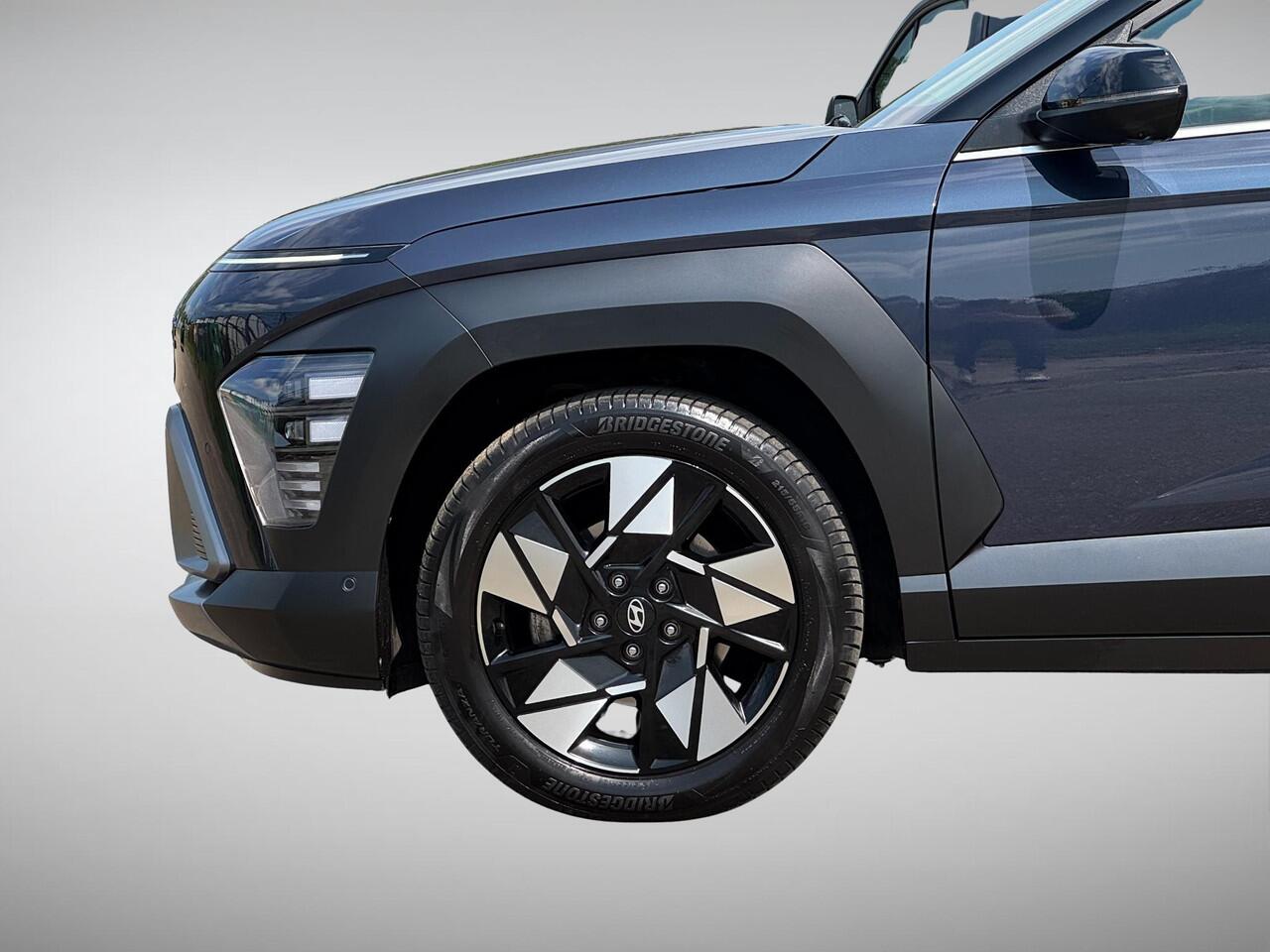 Hyundai Kona 1.6 GDI HEV Premium | Two-Tone Lakkleur | Stoelverwarming + -Ventilatie | 360° Camera | Leder | Navigatie | Apple Carplay/Android Auto | Geheugenstoel | Rijklaarprijs!