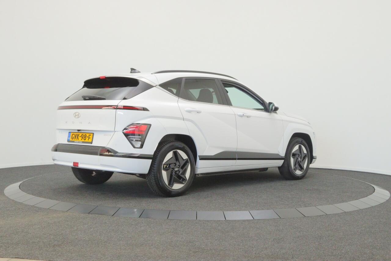 Hyundai Kona Comf. Smart 65.4 kWh | Navigatie | Parkeersensoren |