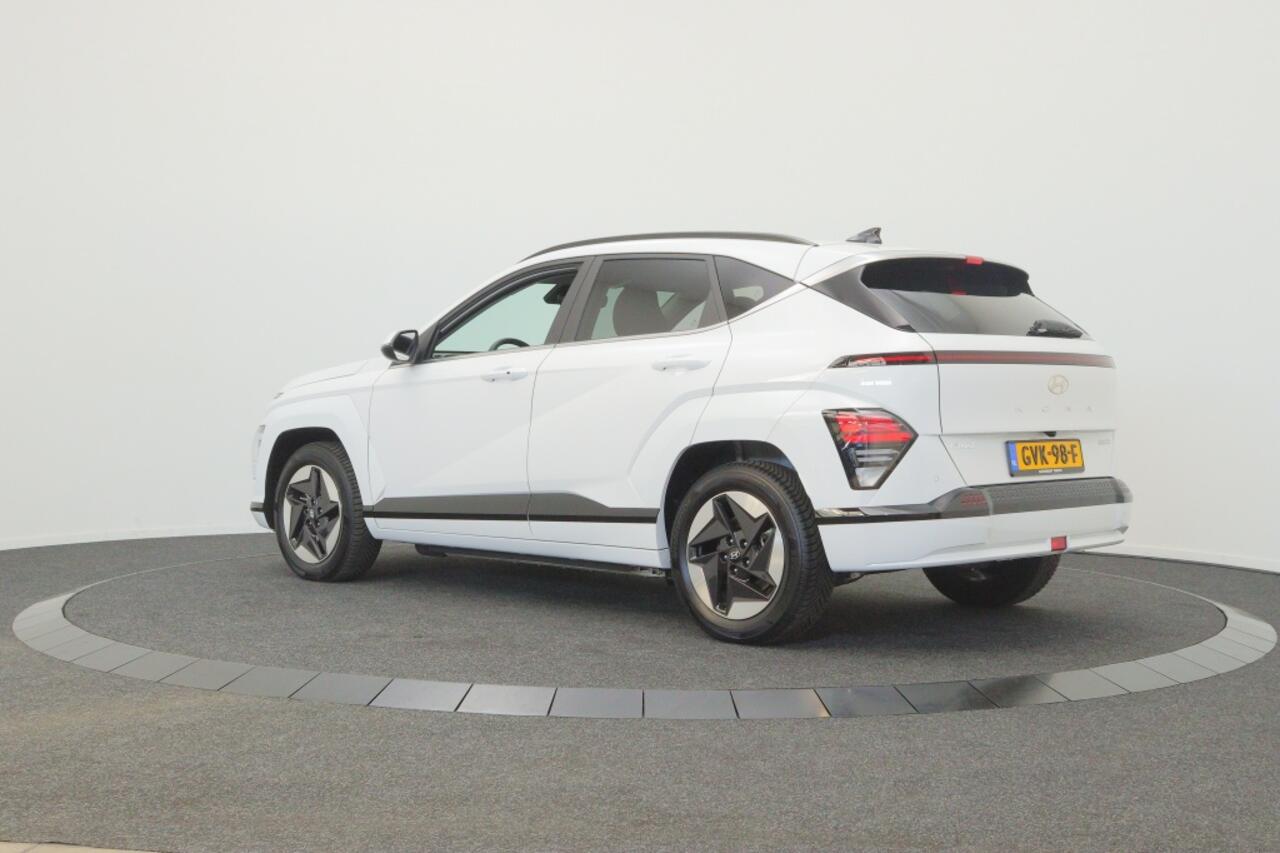 Hyundai Kona Comf. Smart 65.4 kWh | Navigatie | Parkeersensoren |