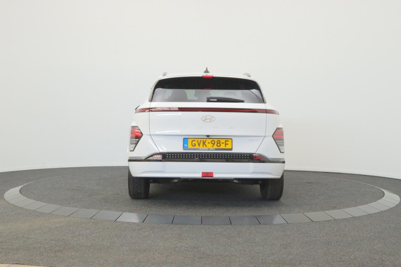 Hyundai Kona Comf. Smart 65.4 kWh | Navigatie | Parkeersensoren |
