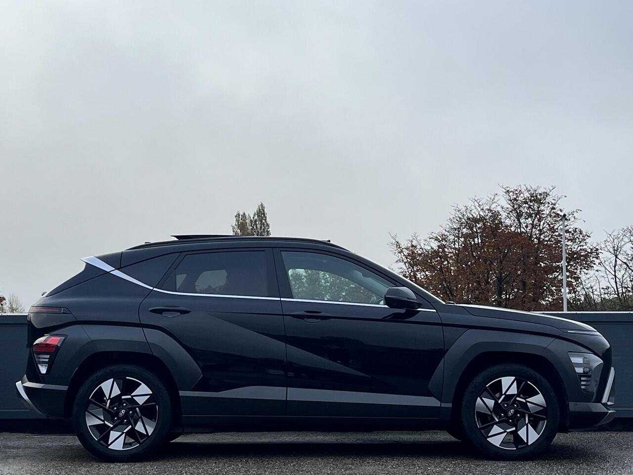 Hyundai Kona 1.6 GDI HEV 140 PK Comfort smart Sky++ | Schuifkanteldak | Premium interieur | 360o Camera | Fabrieksgarantie 08-2029 |