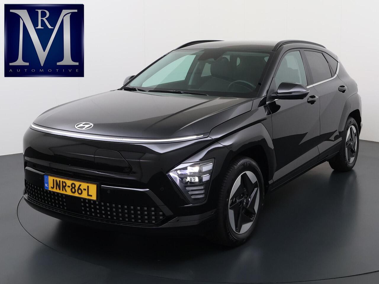Hyundai Kona Elektro 160 kW Trend-Paket VAN: ¤33.900,- VOOR: ¤30.770,- UW EINDEJAARSVOORDEEL: ¤3.130 | 65,4 kwh | 3-Fase Lader | Dealeronderhouden | Fabrieksgarantie Hyundai tot 2029 | Stoel & Stuurverwarming | 360 camera | | Rijklaar Geleverd