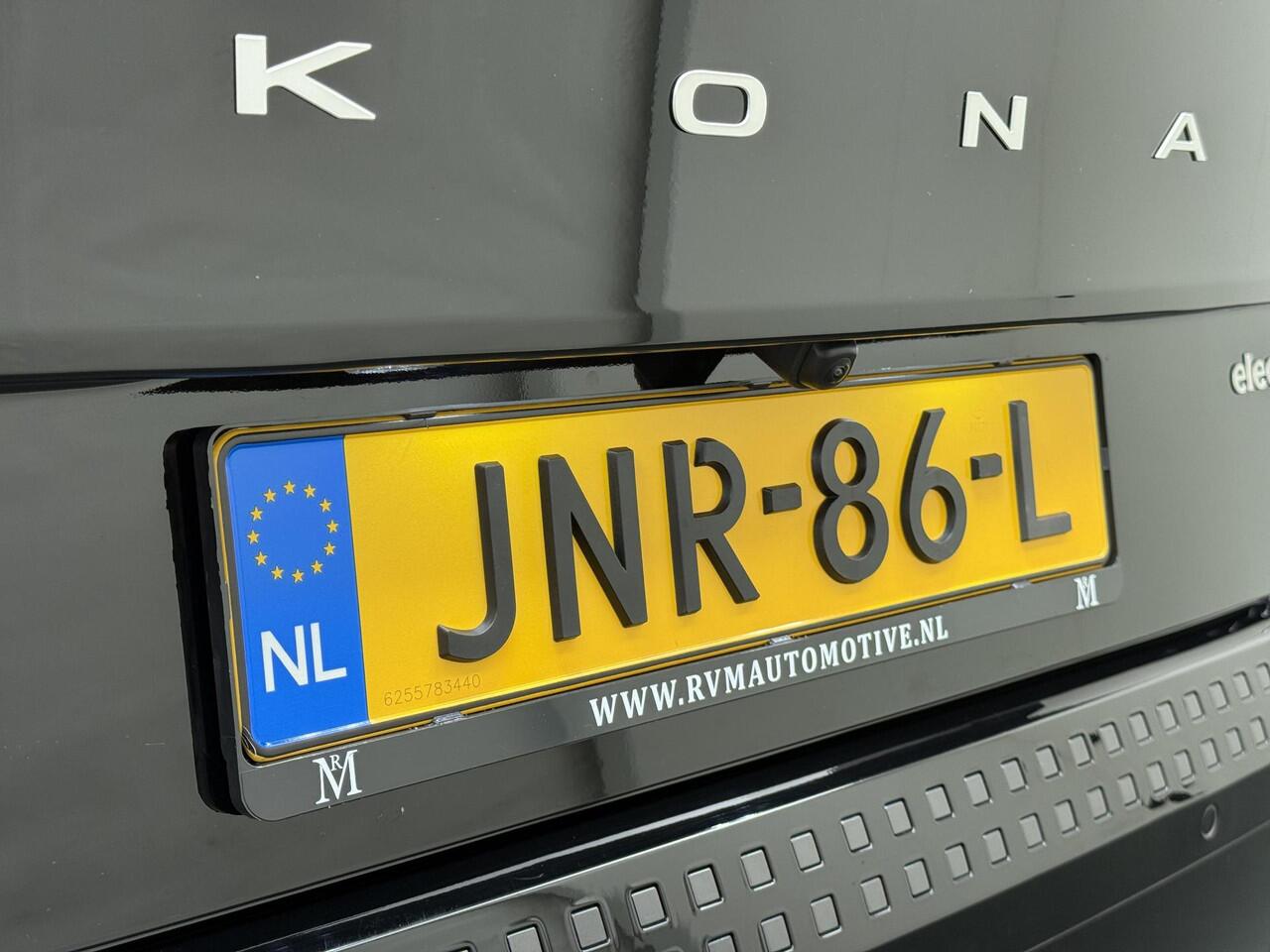 Hyundai Kona Elektro 160 kW Trend-Paket VAN: ¤33.900,- VOOR: ¤30.770,- UW EINDEJAARSVOORDEEL: ¤3.130 | 65,4 kwh | 3-Fase Lader | Dealeronderhouden | Fabrieksgarantie Hyundai tot 2029 | Stoel & Stuurverwarming | 360 camera | | Rijklaar Geleverd