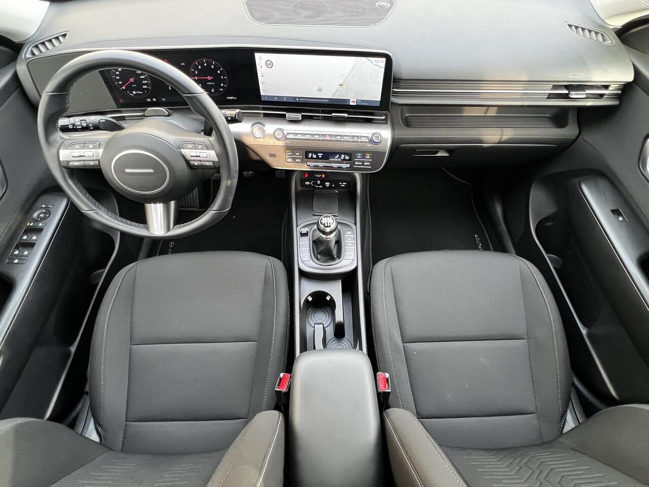 Hyundai Kona 1.0 T-GDI Comfort / Fabrieksgarantie tot 01-2029 / Dealer onderhouden / 1.200 kg trekgewicht / Navigatie / Apple Carplay Android / Climate Control / 17" LM wielen /