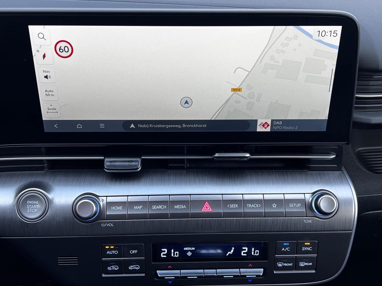 Hyundai Kona 1.0 T-GDI Comfort / Fabrieksgarantie tot 01-2029 / Dealer onderhouden / 1.200 kg trekgewicht / Navigatie / Apple Carplay Android / Climate Control / 17" LM wielen /