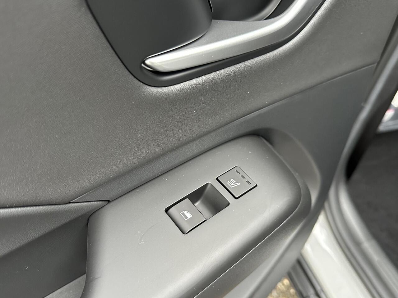 Hyundai Kona 1.6 GDI HEV Premium Sky VAN: 44.300,- VOOR: 35.877,- UW EINDEJAARSVOORDEEL: 8.413,- euro NIEUWE AUTO MET REGISTRATIE | VOLLE AUTO!