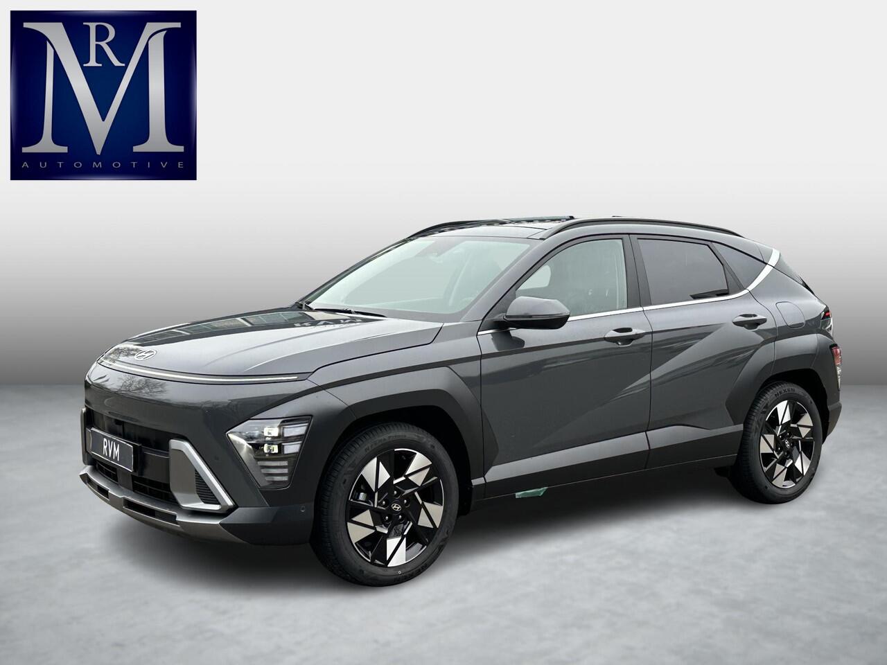 Hyundai Kona 1.6 GDI HEV Premium Sky VAN: 44.300,- VOOR: 35.877,- UW EINDEJAARSVOORDEEL: 8.413,- euro FULL HYBRID | NIEUWE AUTO MET REGISTRATIE | VOLLE AUTO! | FABR GARANTIE T/M 12-2029