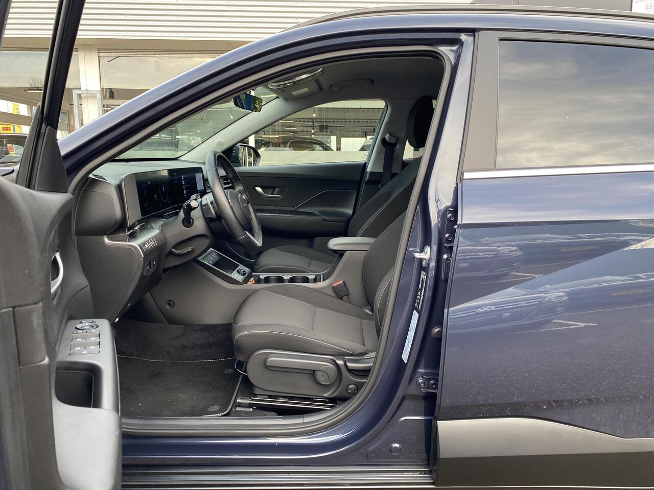 Hyundai Kona 1.6 GDI HEV Comfort Smart / Automaat / NL-Auto / 1e-Eigenaar / 18.000 Km / Fabrieksgarantie / Keyless / Digitaal Dashboard / LED / DAB / Apple-Carplay&Android-Auto / Navi / Camera / Stuur+Stoelverwarming / Adaptieve Cruise-Control / Lane-Assist / E-Achter
