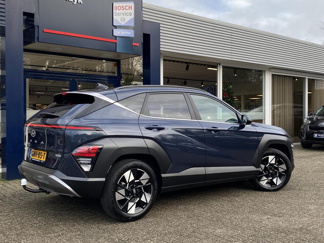 Hyundai Kona 1.6 GDI HEV Comfort Smart / Automaat / NL-Auto / 1e-Eigenaar / 18.000 Km / Fabrieksgarantie / Keyless / Digitaal Dashboard / LED / DAB / Apple-Carplay&Android-Auto / Navi / Camera / Stuur+Stoelverwarming / Adaptieve Cruise-Control / Lane-Assist / E-Achter