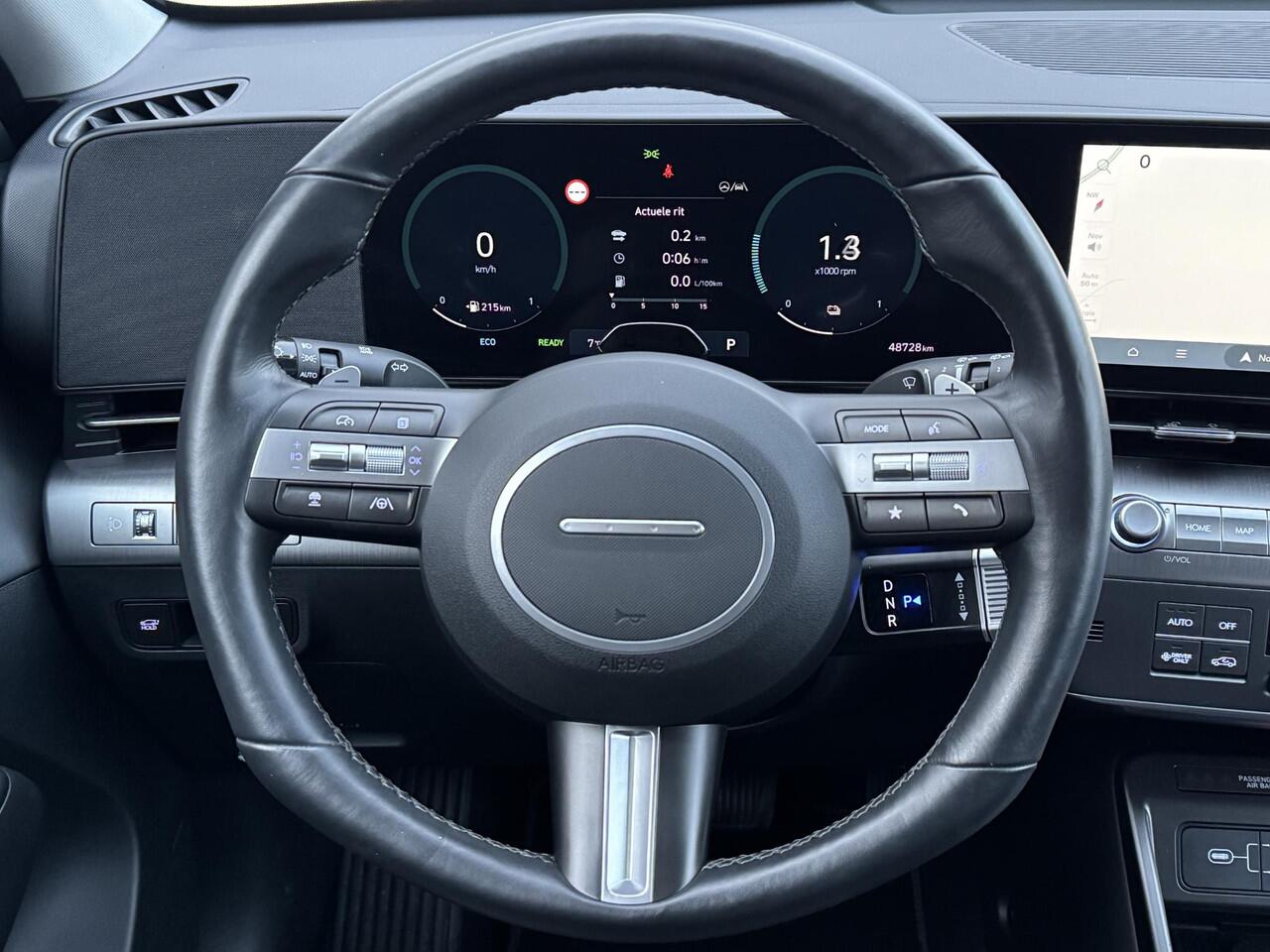 Hyundai Kona 1.6 GDI HEV Premium Automaat / Fabrieksgarantie tot 03-2029 / BOSE / All Season / Stuur & Stoelverwarming / 360 Camera / Elektrisch verstelbare voorstoelen / Stoelventilatie voor / Apple Carplay & Android Auto /