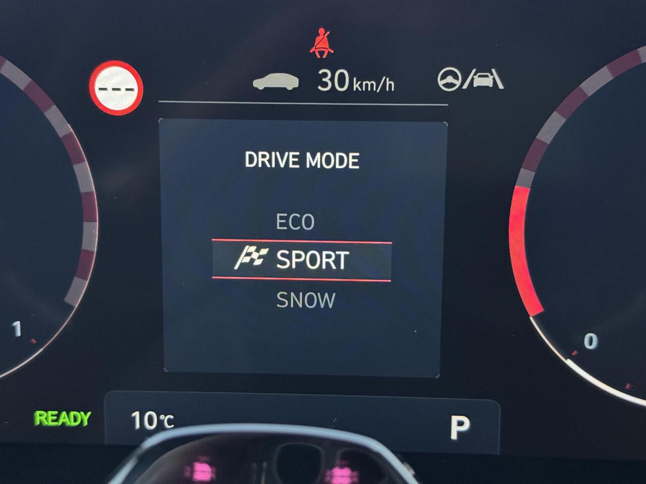 Hyundai Kona 1.6 GDI HEV Premium Automaat / Fabrieksgarantie tot 03-2029 / BOSE / All Season / Stuur & Stoelverwarming / 360 Camera / Elektrisch verstelbare voorstoelen / Stoelventilatie voor / Apple Carplay & Android Auto /