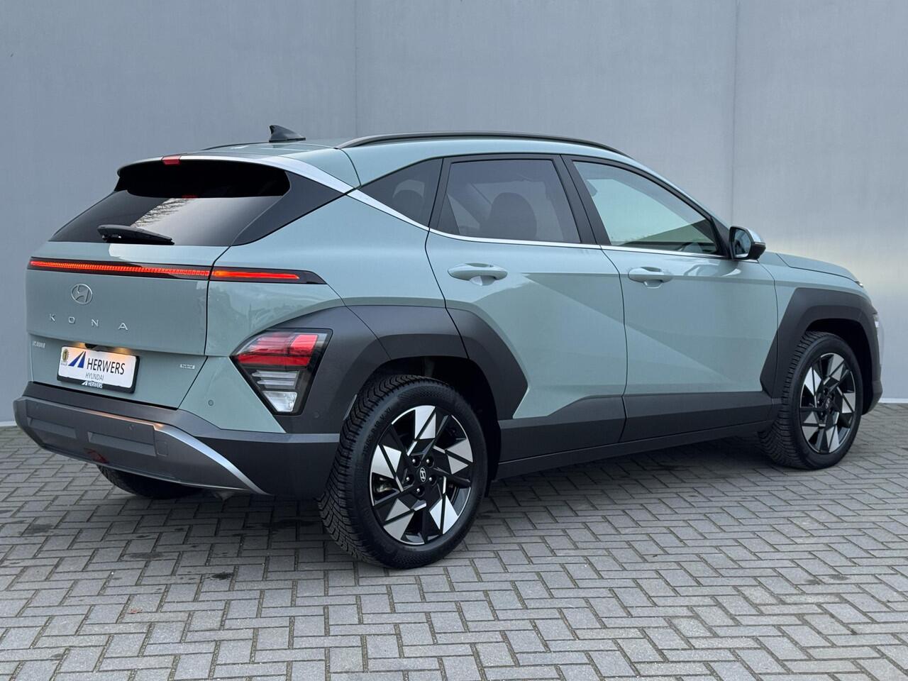Hyundai Kona 1.6 GDI HEV Premium Automaat / Fabrieksgarantie tot 03-2029 / BOSE / All Season / Stuur & Stoelverwarming / 360 Camera / Elektrisch verstelbare voorstoelen / Stoelventilatie voor / Apple Carplay & Android Auto /