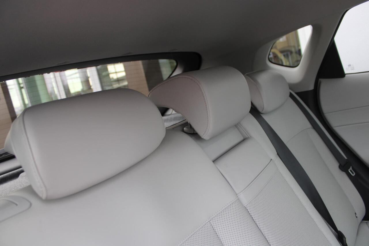 Hyundai Kona Electric Premium Sky 65.4 kWh Automaat Leer Airco 360 Camera Carplay Demo Nieuwstaat