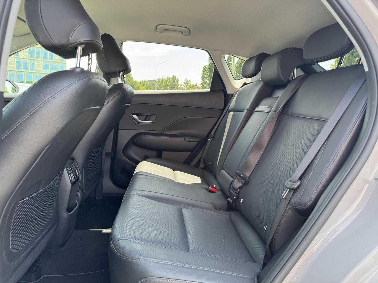 Hyundai Kona 1.6 GDI HEV Premium | Two-Tone Lakkleur | Stoelverwarming + -Ventilatie | 360° Camera | Leder | Navigatie | Apple Carplay/Android Auto | Geheugenstoel