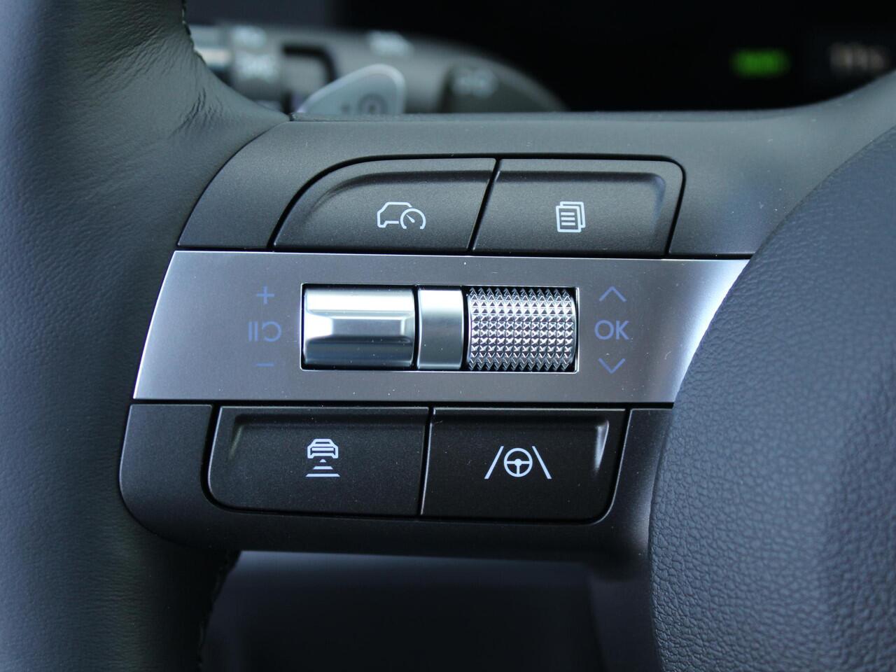 Hyundai Kona Electric Premium 65.4 kWh / Lederen Bekleding / Bose / Stoelverwarming & Ventilatie / Navigatie + Apple Carplay/Android Auto / 360* Camera /