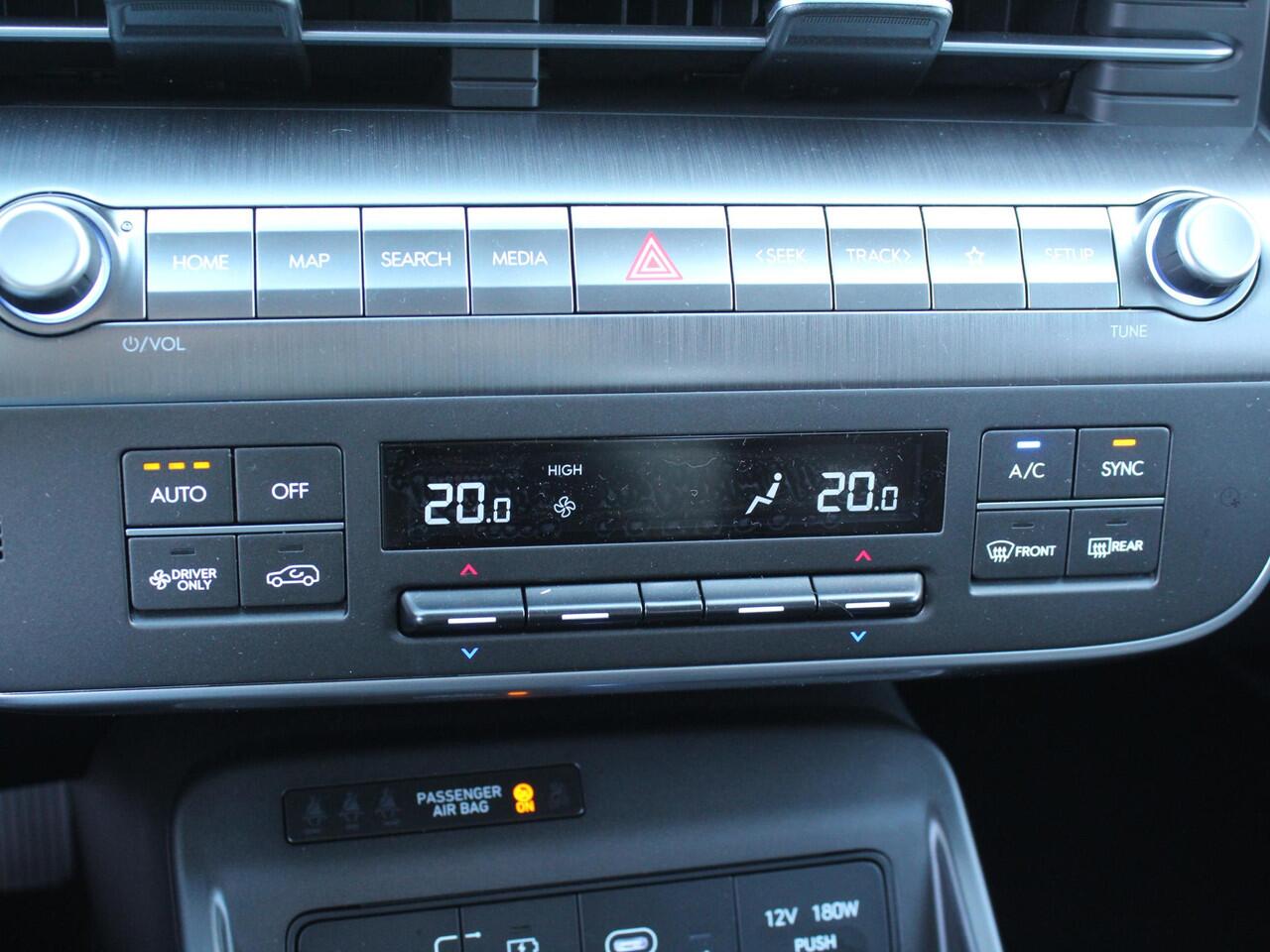 Hyundai Kona Electric Premium 65.4 kWh / Lederen Bekleding / Bose / Stoelverwarming & Ventilatie / Navigatie + Apple Carplay/Android Auto / 360* Camera /