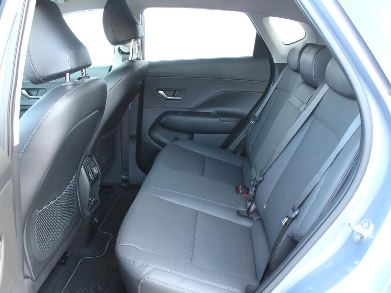 Hyundai Kona Electric Premium 65.4 kWh / Lederen Bekleding / Bose / Stoelverwarming & Ventilatie / Navigatie + Apple Carplay/Android Auto / 360* Camera /