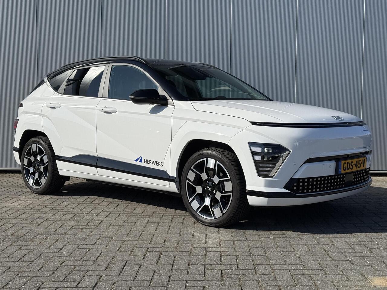 Hyundai Kona Electric Comfort Smart 65.4 kWh TT / 514 KM WLTP / Dodehoekdetectie / Stoel & Stuurverwarming / Elek. Achterklep / All Seasonbanden / 19 Inch /