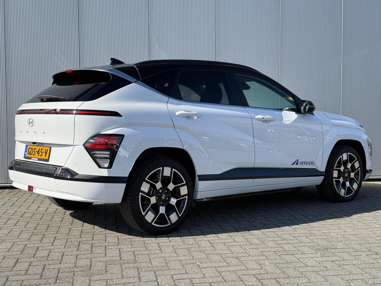 Hyundai Kona Electric Comfort Smart 65.4 kWh TT / 514 KM WLTP / Dodehoekdetectie / Stoel & Stuurverwarming / Elek. Achterklep / All Seasonbanden / 19 Inch /