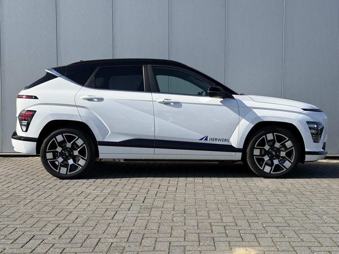 Hyundai Kona Electric Comfort Smart 65.4 kWh TT / 514 KM WLTP / Dodehoekdetectie / Stoel & Stuurverwarming / Elek. Achterklep / All Seasonbanden / 19 Inch /