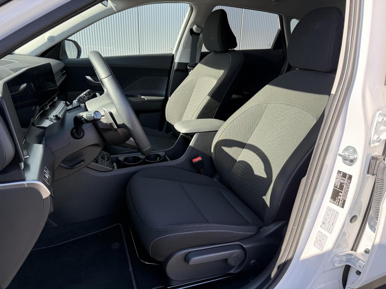 Hyundai Kona Electric Comfort Smart 65.4 kWh TT / 514 KM WLTP / Dodehoekdetectie / Stoel & Stuurverwarming / Elek. Achterklep / All Seasonbanden / 19 Inch /