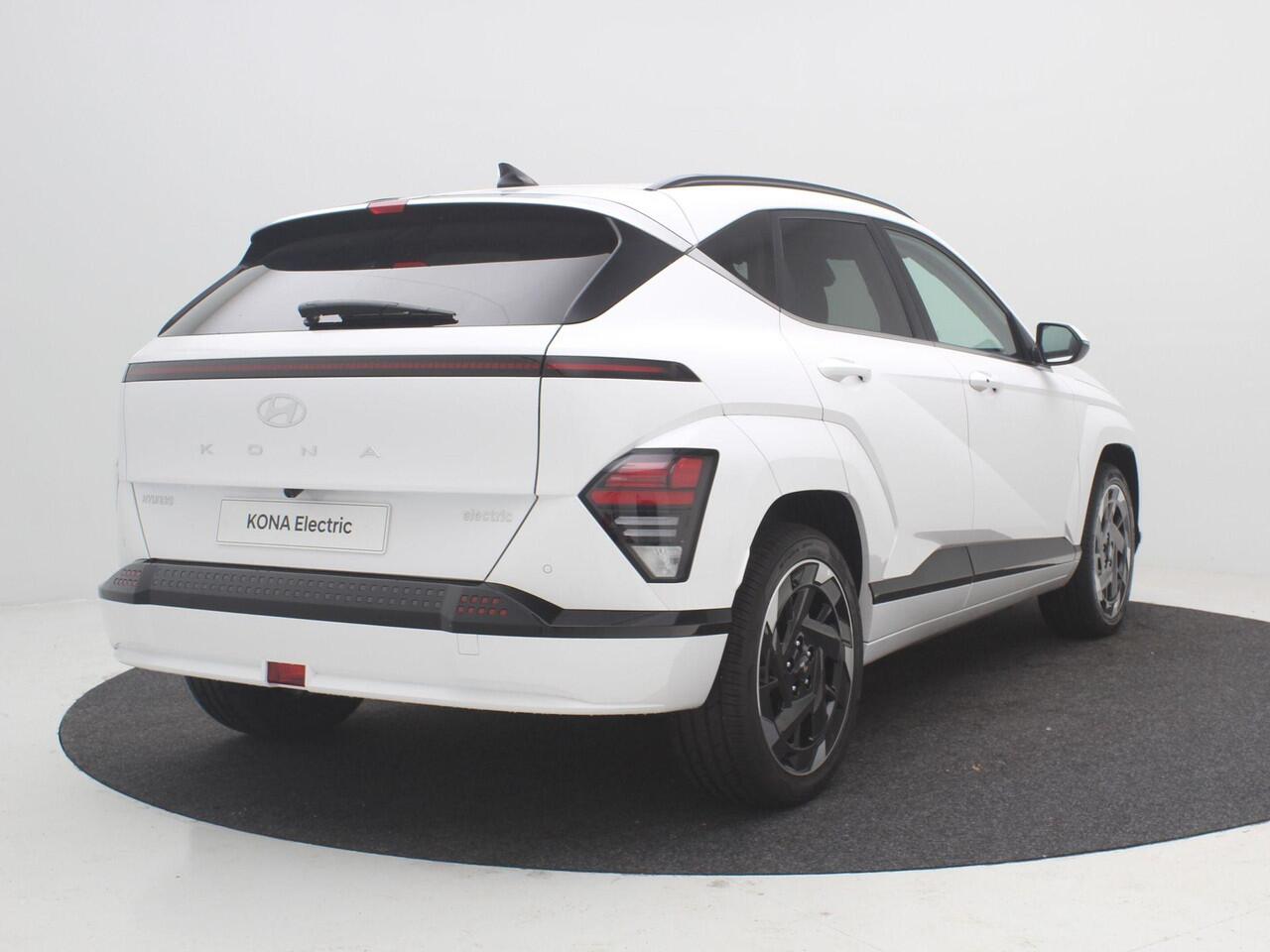 Hyundai Kona Electric Comfort Smart + BCA 48.4 kWh / ¤ 7755,- Voordeel Op Nieuwprijs / Rijklaarprijs / Direct Leverbaar / Navigatie / Blind-Spot Collision-Avoidance Assist / Adaptieve Cruise Control /