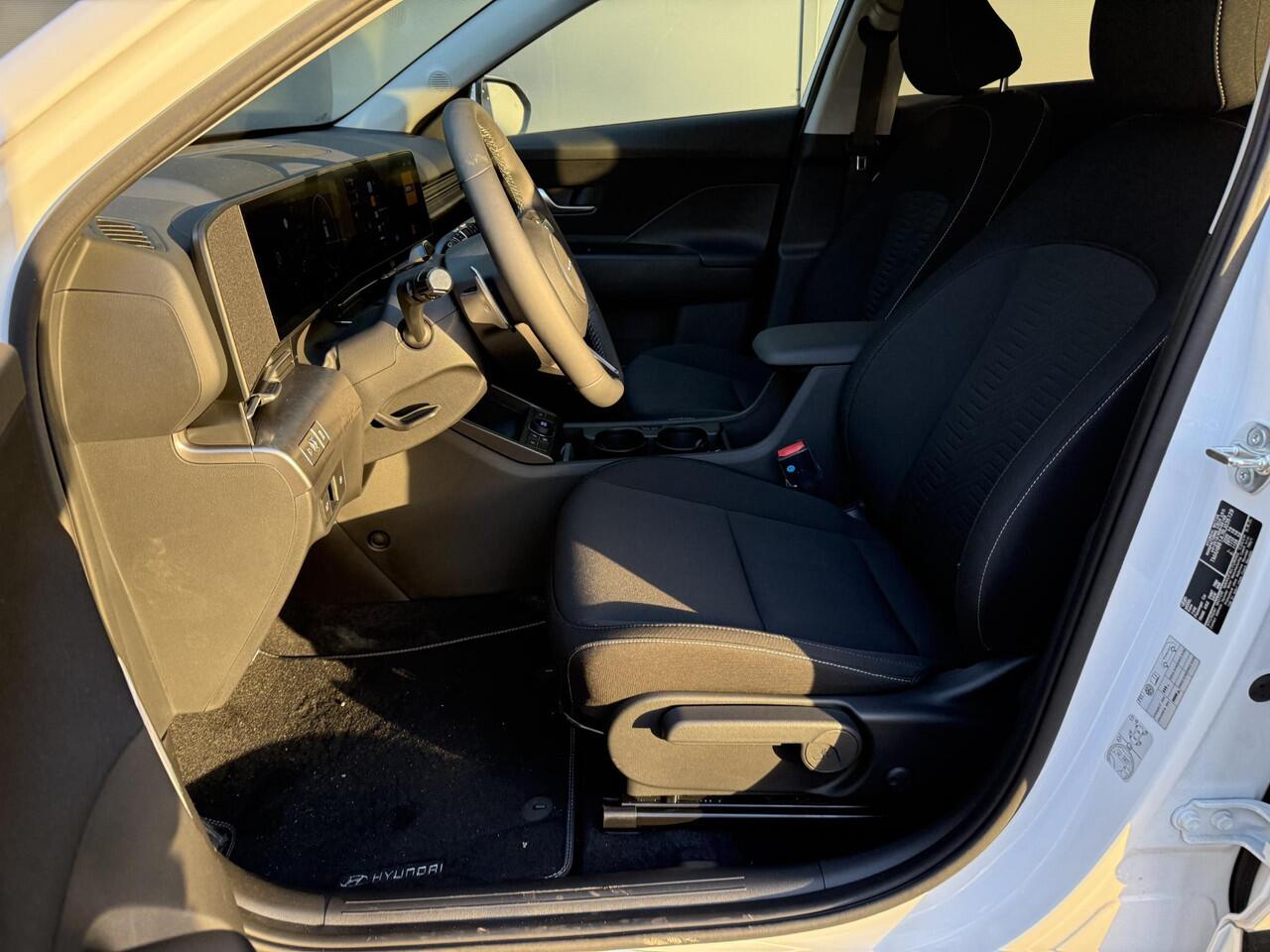 Hyundai Kona Electric Comfort Smart 65.4 kWh / ¤6000,- Voordeel Op Nieuwprijs / Warmtepomp / Stuur- & Stoelverwarming / Navigatie / Apple Carplay & Android Auto /