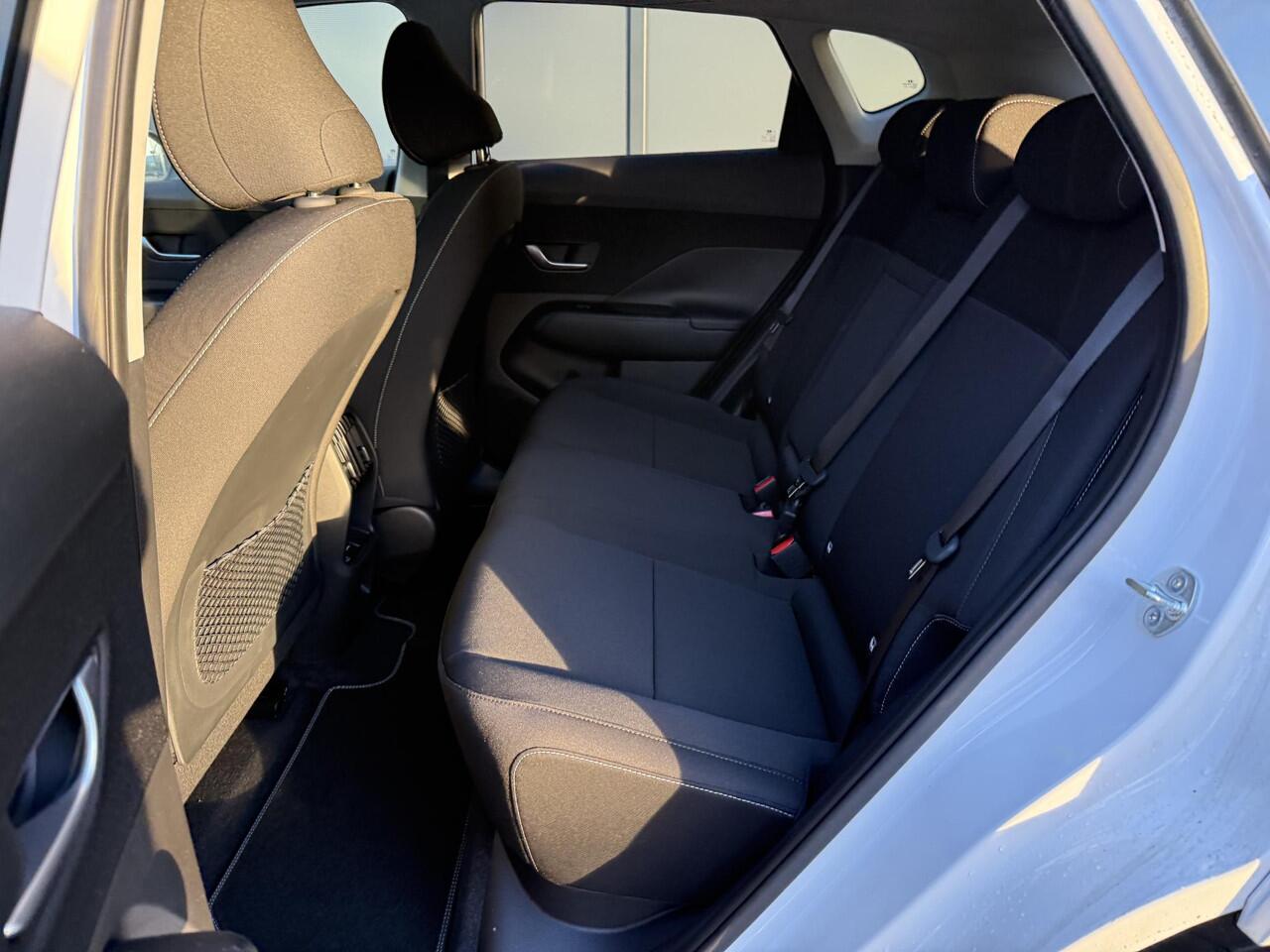 Hyundai Kona Electric Comfort Smart 65.4 kWh / ¤6000,- Voordeel Op Nieuwprijs / Warmtepomp / Stuur- & Stoelverwarming / Navigatie / Apple Carplay & Android Auto /