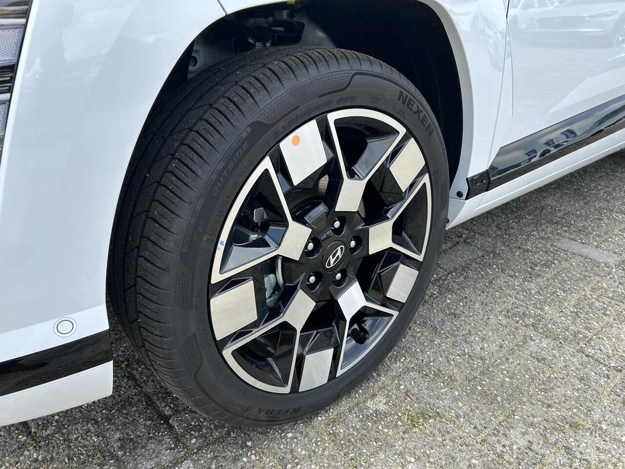 Hyundai Kona Electric Premium 65.4 kWh | 7.500,- korting | Gratis laadstation t.w.v. 589,- | Uit voorraad leverbaar | Adaptieve Cruise Control | Stoelverwarming | Stuurwielverwarming | Stoelventilatie | Lederen bekleding | Geheugenfunctie bestuurdersstoel |