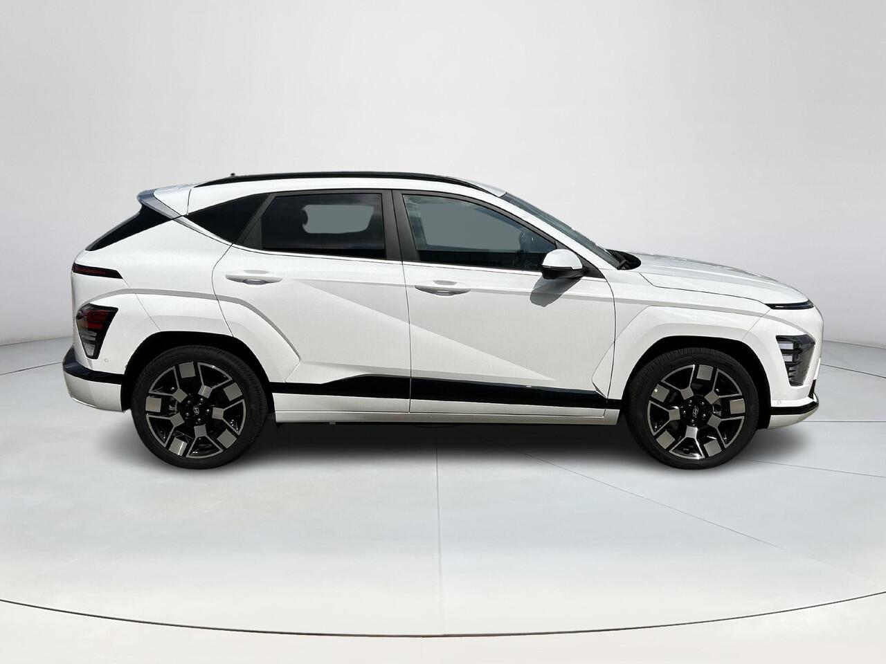 Hyundai Kona Electric Premium 65.4 kWh | 7.500,- korting | Gratis laadstation t.w.v. 589,- | Uit voorraad leverbaar | Adaptieve Cruise Control | Stoelverwarming | Stuurwielverwarming | Stoelventilatie | Lederen bekleding | Geheugenfunctie bestuurdersstoel |