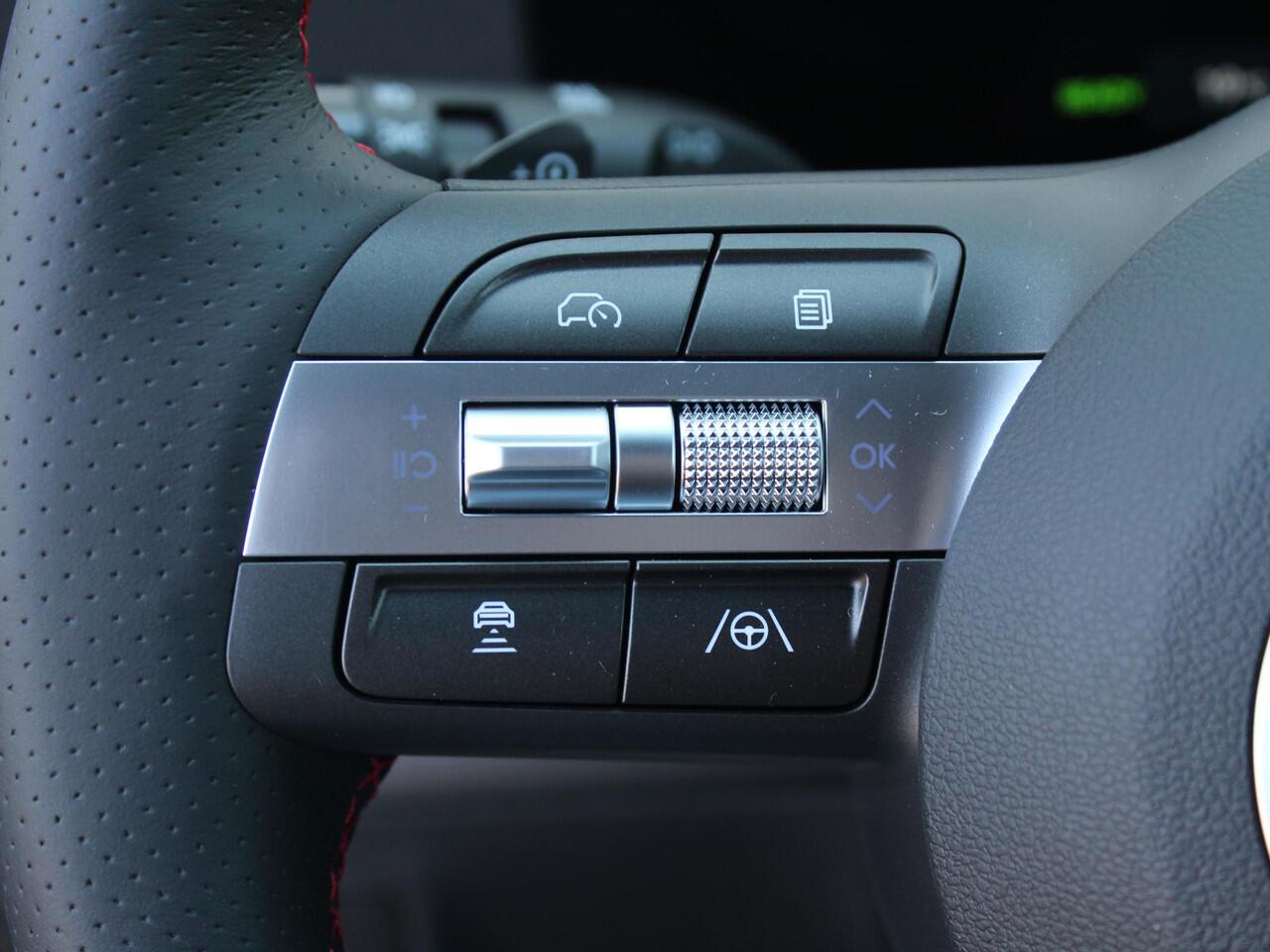 Hyundai Kona Electric N Line Edition 65.4 kWh / Stoel en Stuurverwarming/ Cruise Control / Navigatie / Apple Carplay/Android Auto / Automaat /