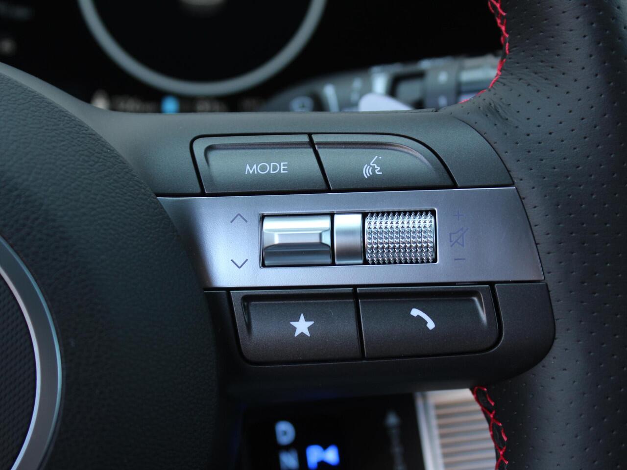 Hyundai Kona Electric N Line Edition 65.4 kWh / Stoel en Stuurverwarming/ Cruise Control / Navigatie / Apple Carplay/Android Auto / Automaat /