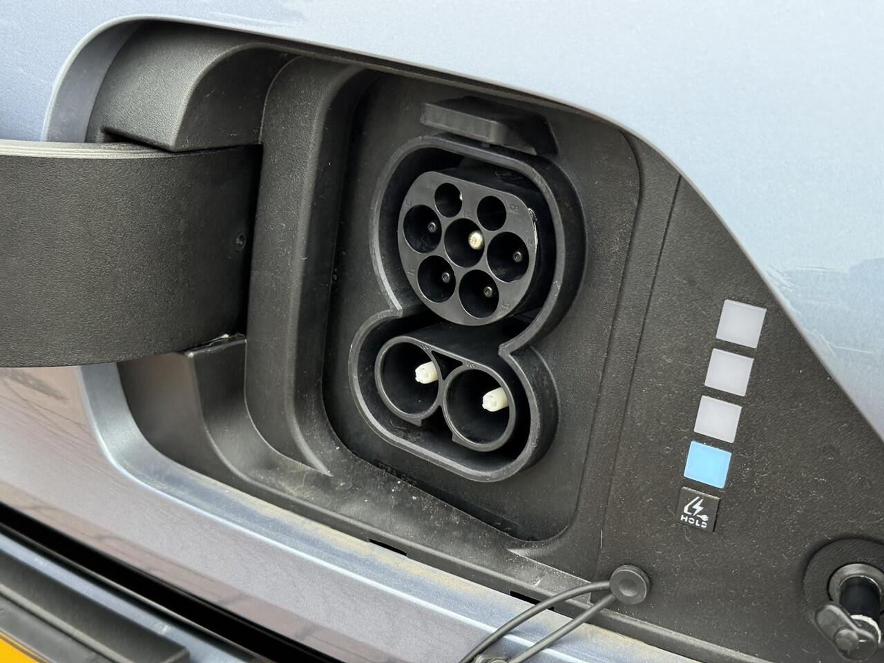 Hyundai Kona Electric Premium 65.4 kWh / Elektrische stoelen met geheugen / Stoel verkoeling+verwarming / 360º Camera / Keyless / Elektrische Achterklep / Apple carplay&Android auto /