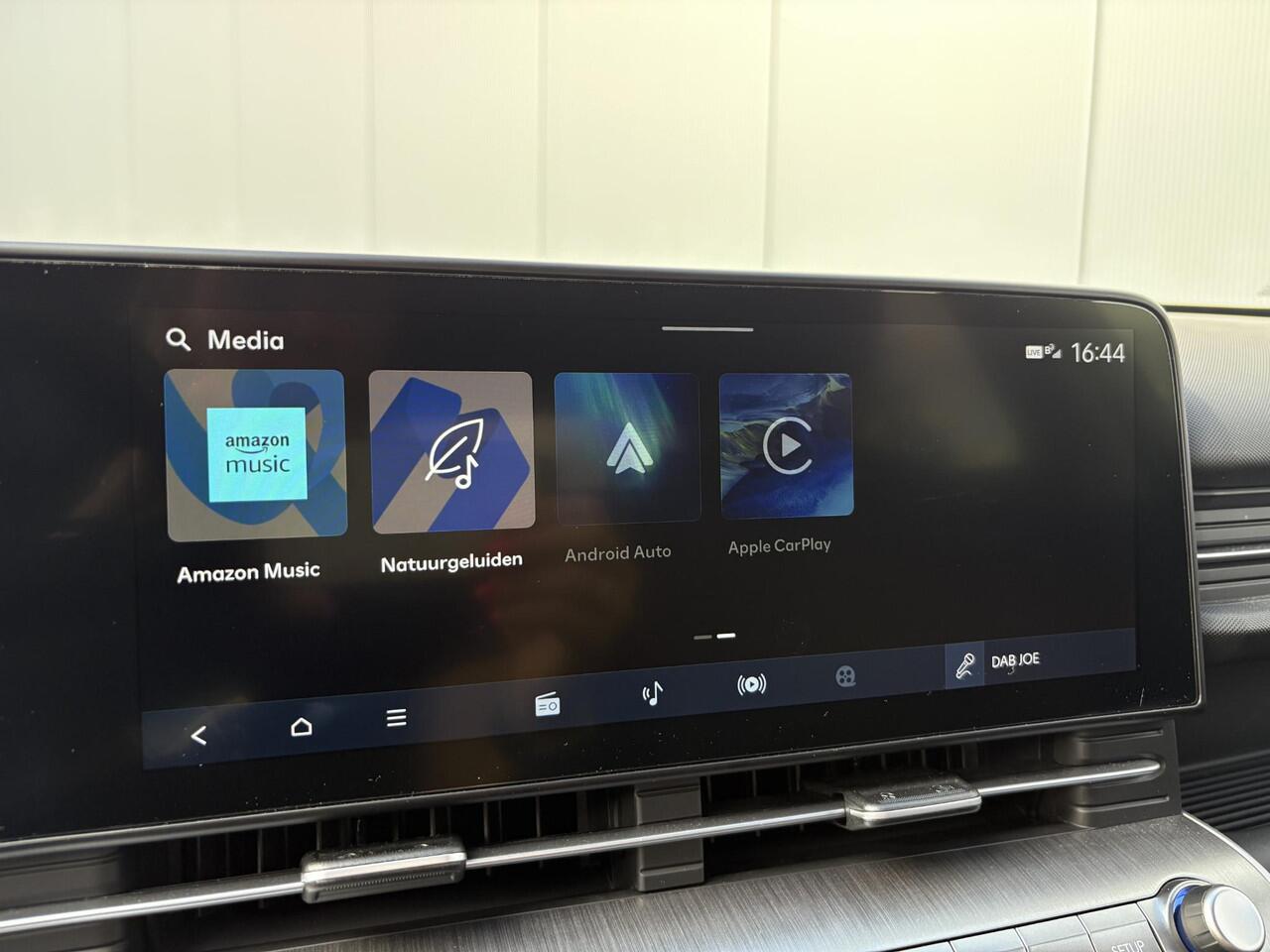 Hyundai Kona Electric Premium 65.4 kWh / Airco/ Cruise control/ Stoelverwarming-verkoeling/ Kunstlederen bekleding/ Navigatie/ Apple Carplay/Android Auto/