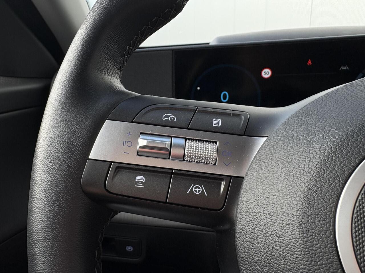 Hyundai Kona Electric Premium 65.4 kWh / Airco/ Cruise control/ Stoelverwarming-verkoeling/ Kunstlederen bekleding/ Navigatie/ Apple Carplay/Android Auto/