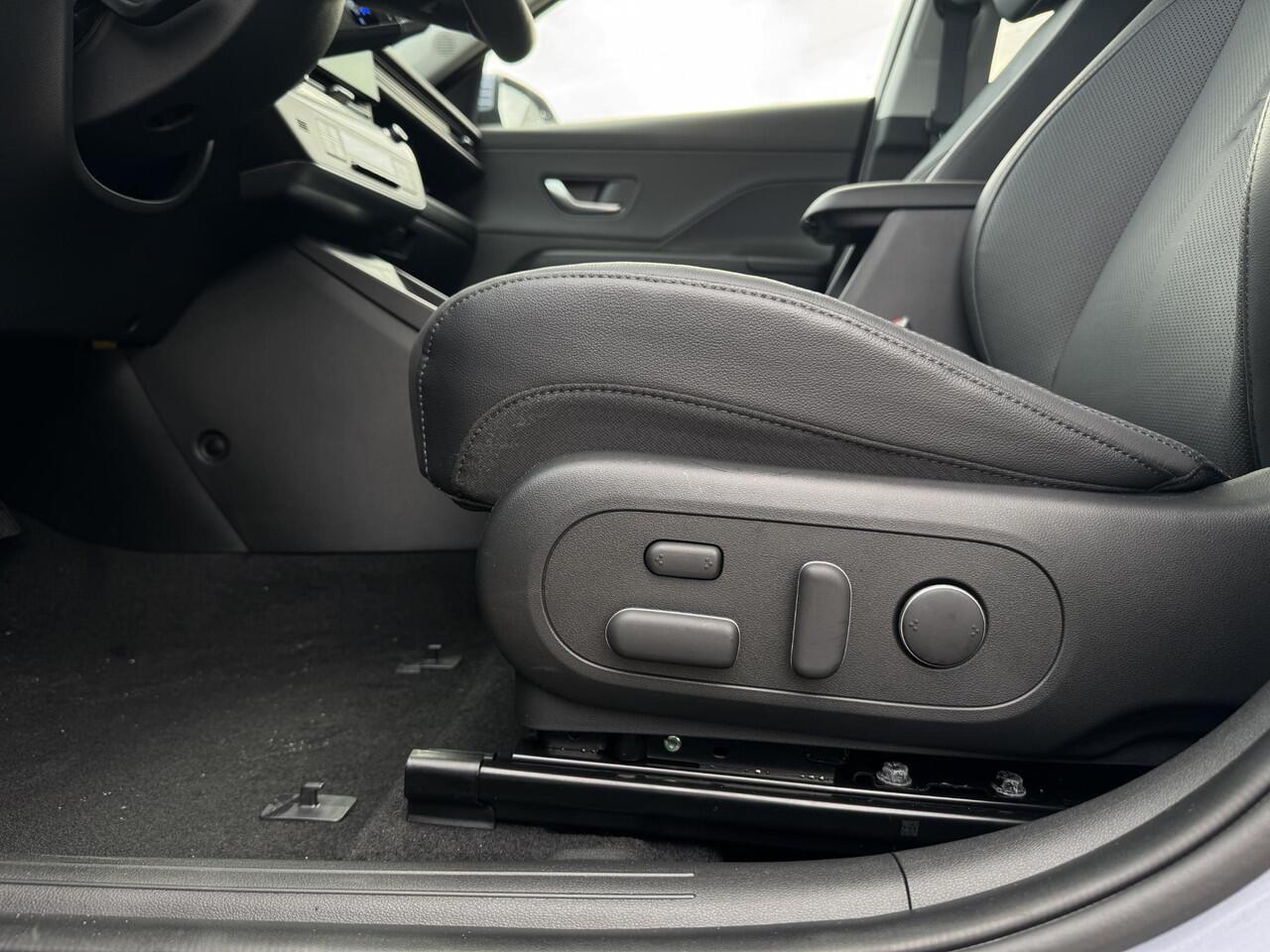 Hyundai Kona Electric Premium 65.4 kWh | 7.500,- korting! | Uit voorraad leverbaar! | Elektrische stoelen | Stoelgeheugen | Stoel/stuurverwarming | Stoelverkoeling | 2e zit-rij stoelverwarming | Lederen bekleding | 360* camera | Adaptive cruisecontrol | Active lane-ke