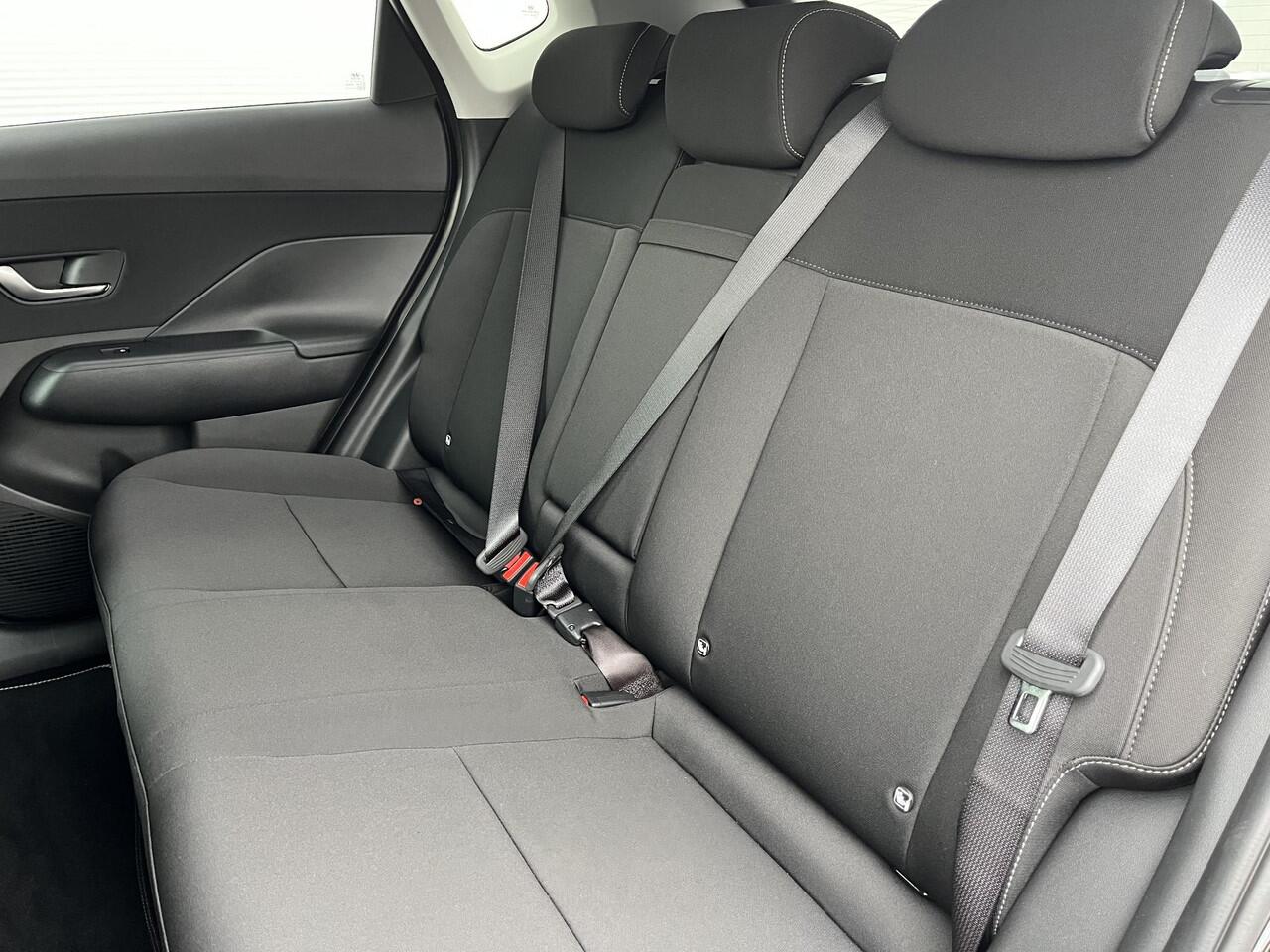 Hyundai Kona Electric Long Range Pure Edition 64.8 kWh / Continuplan ¤ 266.- p/m / Incl. ¤ 1500.- voordeel / Uit voorraad leverbaar /