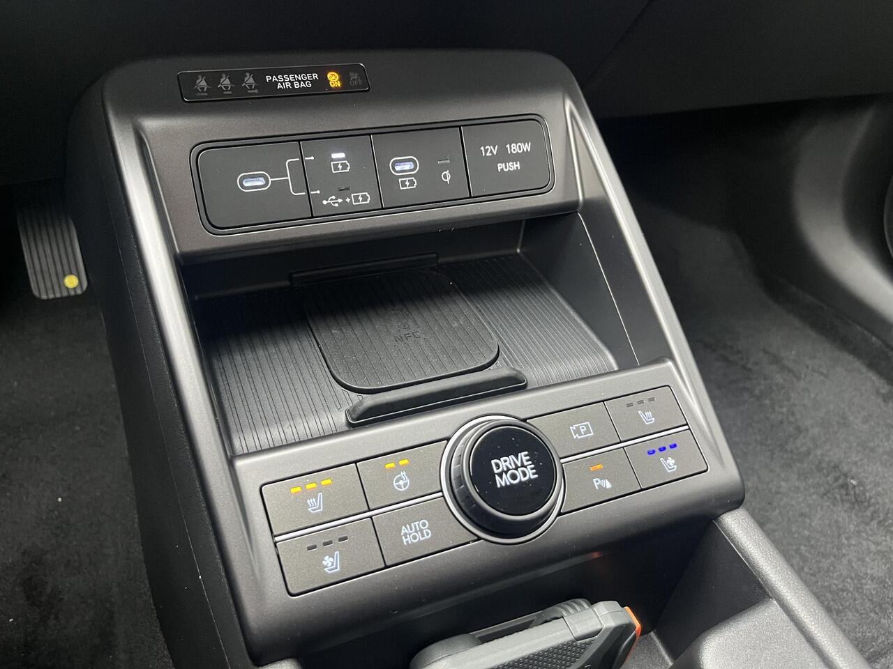 Hyundai Kona 1.6 GDI HEV Premium / Lederen bekleding / Stoel verwarming en ventilatie / 360 Graden Camera / 18 " lm / Led Koplampen /