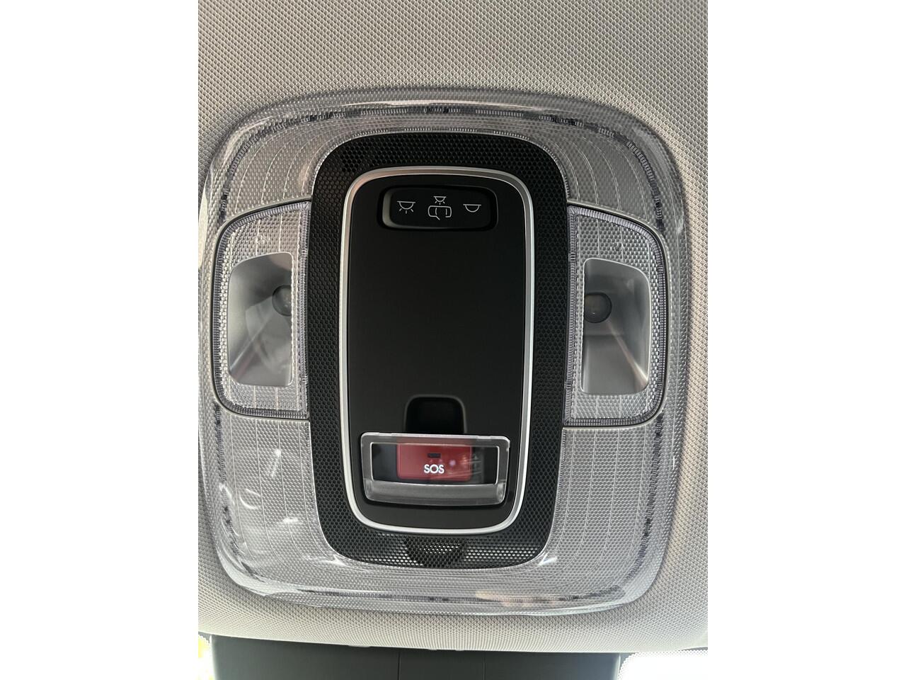 Hyundai Kona 1.6 GDI HEV Premium / Lederen bekleding / Stoel verwarming en ventilatie / 360 Graden Camera / 18 " lm / Led Koplampen /