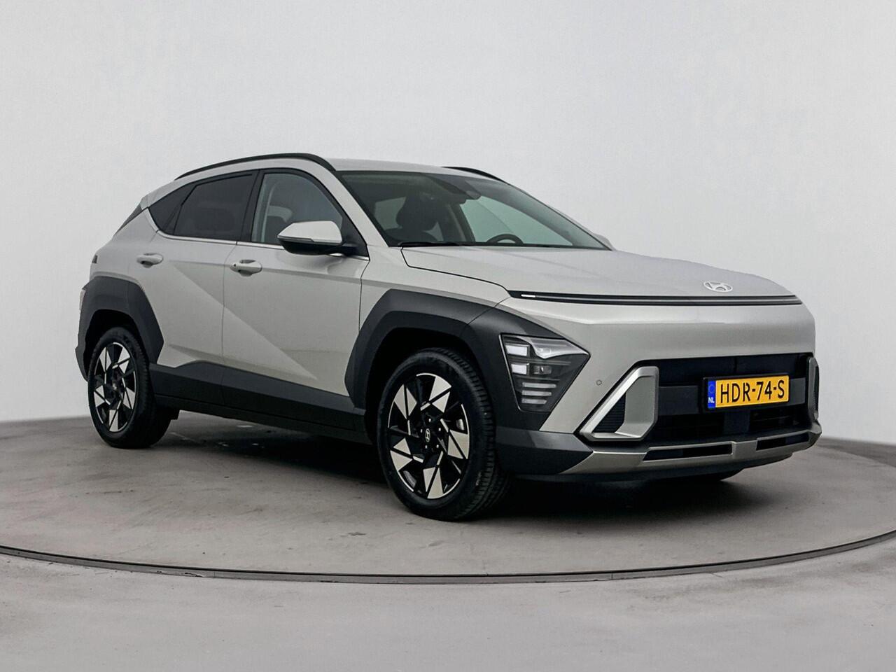 Hyundai Kona 1.6 GDI HEV Comfort Smart | Stoel en stuurwiel verwarming | Parkeer sensoren voor en achter | Navigatie en Apple Carplay Android Auto |