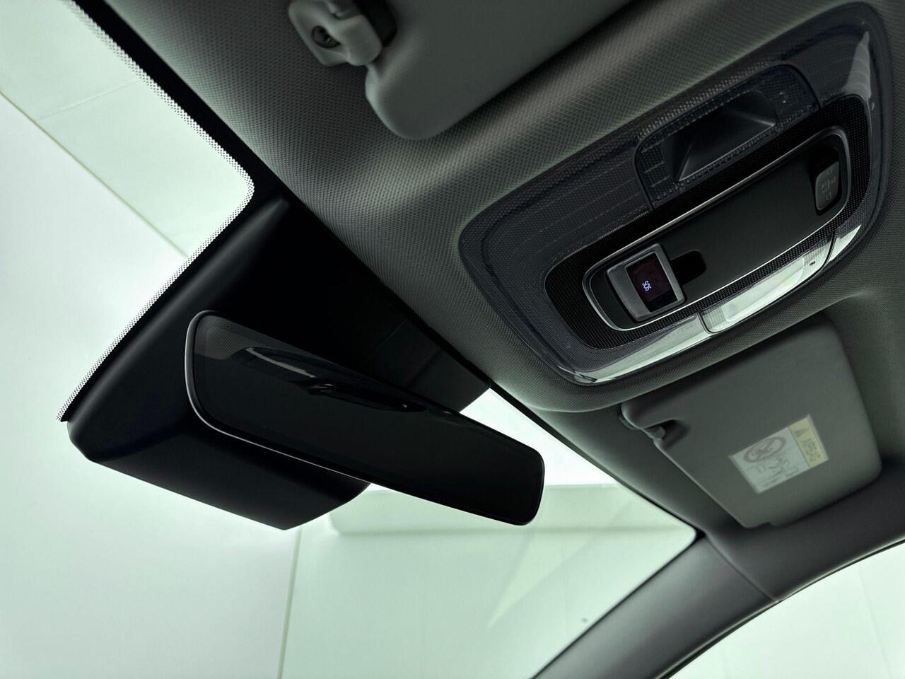 Hyundai Kona 1.6 GDI HEV Comfort Smart | Stoel en stuurwiel verwarming | Parkeer sensoren voor en achter | Navigatie en Apple Carplay Android Auto |