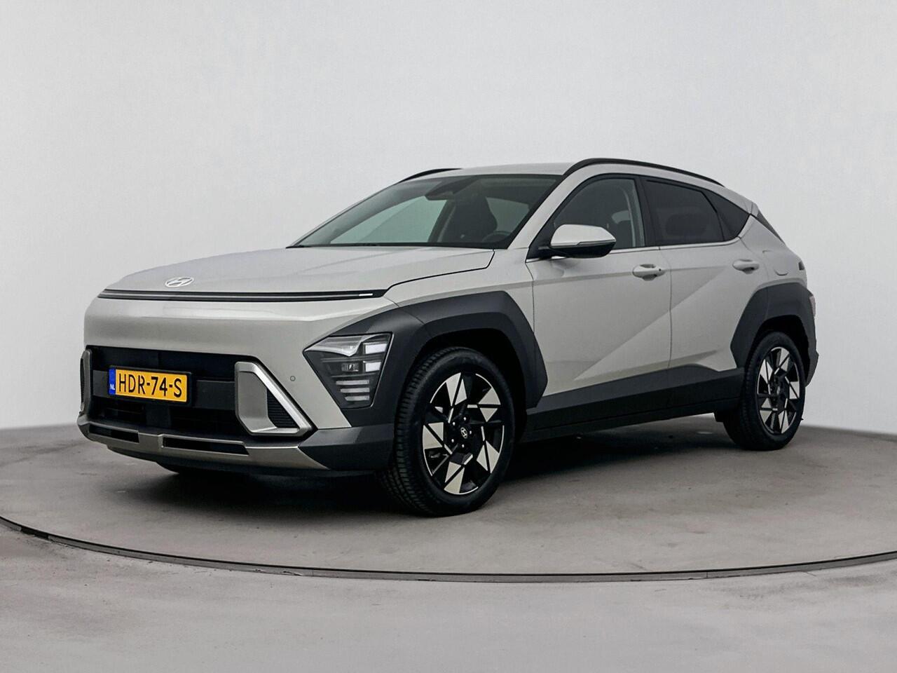 Hyundai Kona 1.6 GDI HEV Comfort Smart | Stoel en stuurwiel verwarming | Parkeer sensoren voor en achter | Navigatie en Apple Carplay Android Auto |