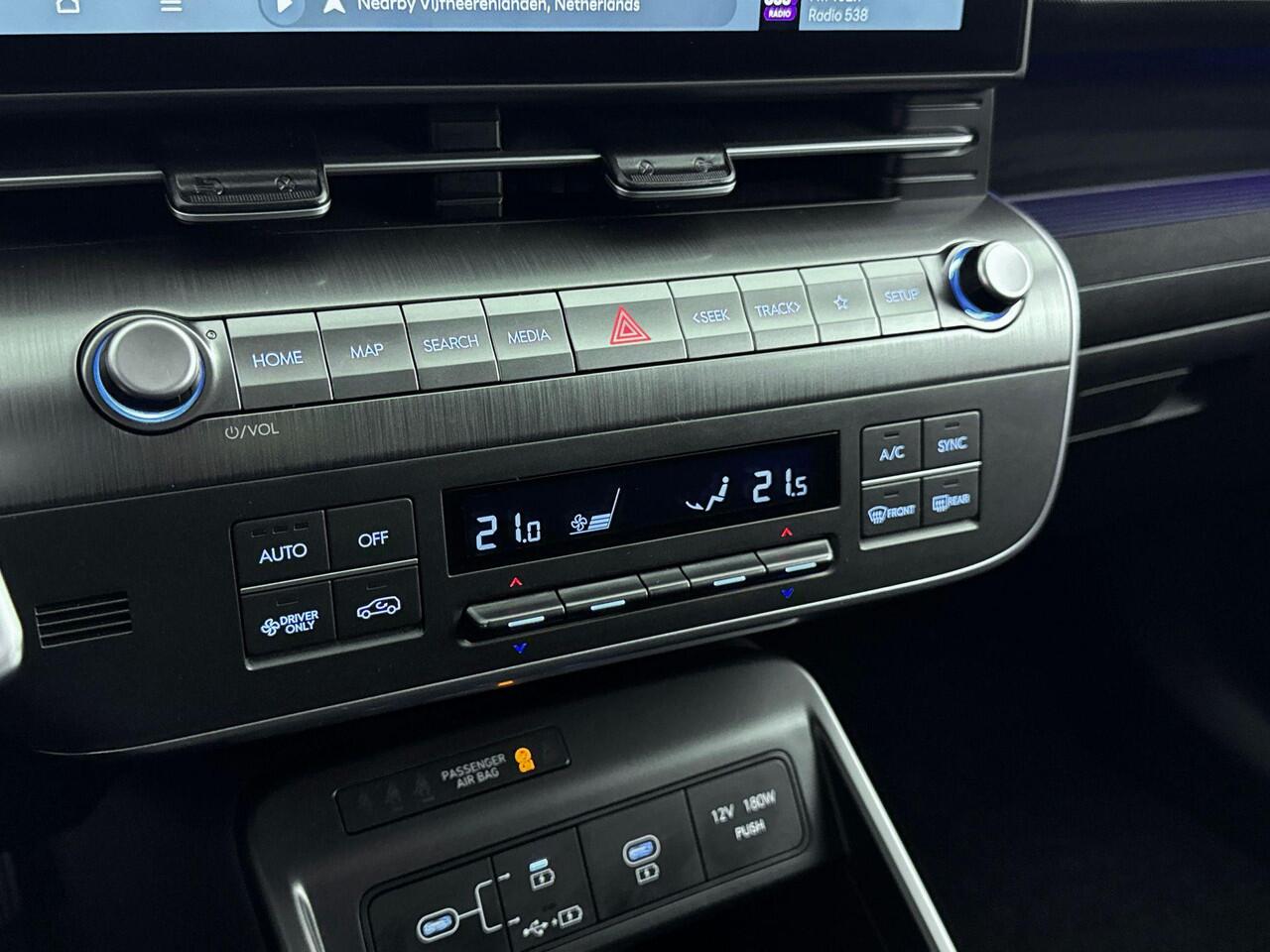 Hyundai Kona 1.6 GDI HEV Comfort Smart | Stoel en stuurwiel verwarming | Parkeer sensoren voor en achter | Navigatie en Apple Carplay Android Auto |