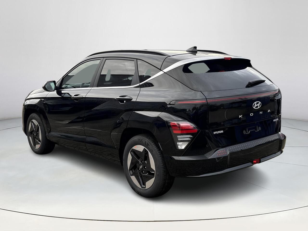 Hyundai Kona Electric Comfort Smart 64.8 kWh Apple Carplay / Android Auto | Adaptieve Cruise Control | Stoel / Stuurverwarming | Camera | LED-Verlichting | Uit Voorraad Leverbaar | Warmte Pomp |