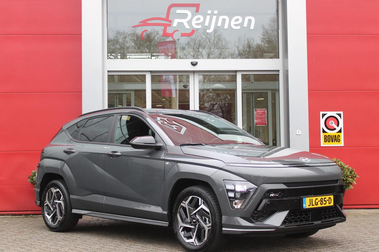 Hyundai Kona 1.6 GDI 130PK HEV N LINE | *NIEUWE AUTO!* | NAVIGATIE | DRAADLOZE APPLE CARPLAY/ANDROID AUTO | ADAPTIVE CRUISE CONTROL | CLIMATE CONTROL | DODEHOEK DETECTIE | DRAADLOZE TELEFOONLADER | 18" LICHTMETALEN VELGEN | ACHTERUITRIJ CAMERA | PARKEERSENSOREN VOOR 
