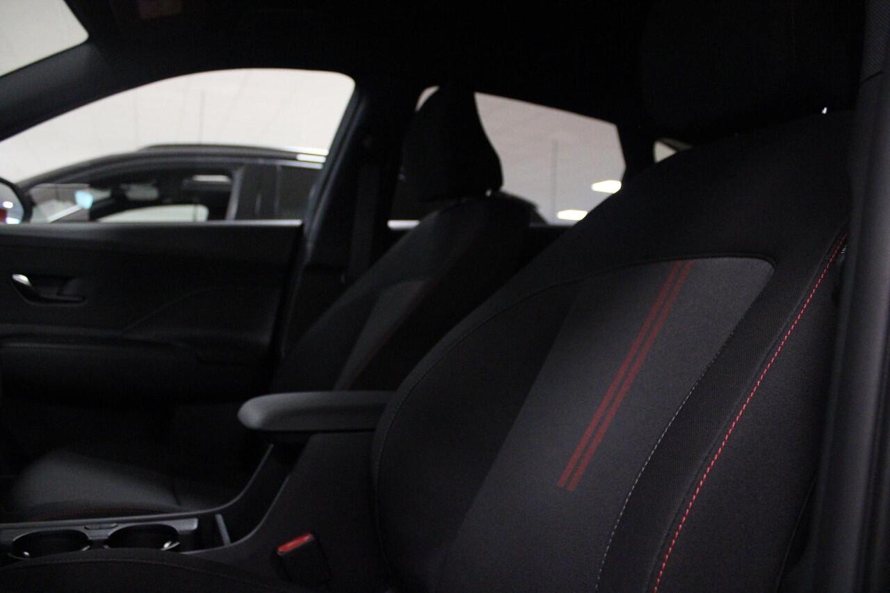 Hyundai Kona 1.6 GDI 130PK HEV N LINE | *NIEUWE AUTO!* | NAVIGATIE | DRAADLOZE APPLE CARPLAY/ANDROID AUTO | ADAPTIVE CRUISE CONTROL | CLIMATE CONTROL | DODEHOEK DETECTIE | DRAADLOZE TELEFOONLADER | 18" LICHTMETALEN VELGEN | ACHTERUITRIJ CAMERA | PARKEERSENSOREN VOOR 